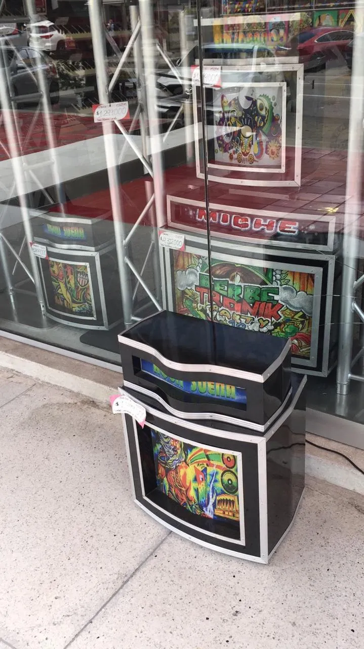 Several small painted picó cabinets offered for sale outside a workshop in Barranquilla.